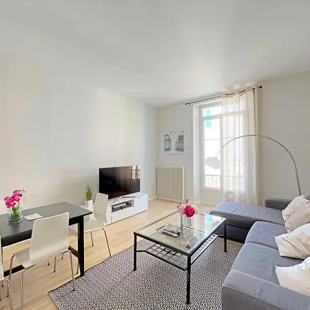 Iris Apartment Backcroisette